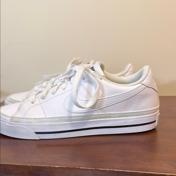 Nike White Classic Sneakers- Size 7 - Picture 1 of 6